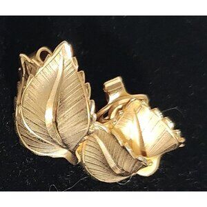 Vintage Retro Signed Giovanni Goldtone Clip-On Earrings Leaf Design